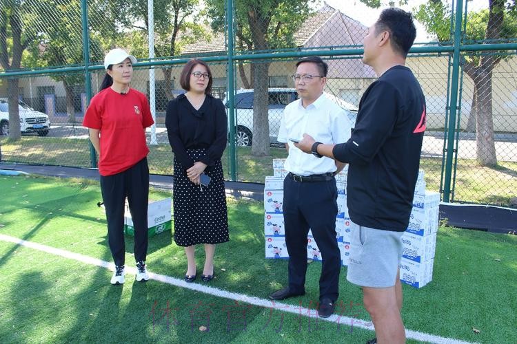 太湖边小玫瑰绽放 中青赛公益行浦玮走进苏州香山实验小学