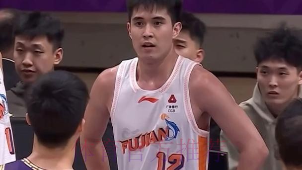 面对尼尔森 曾凌铉后撤步三分命中